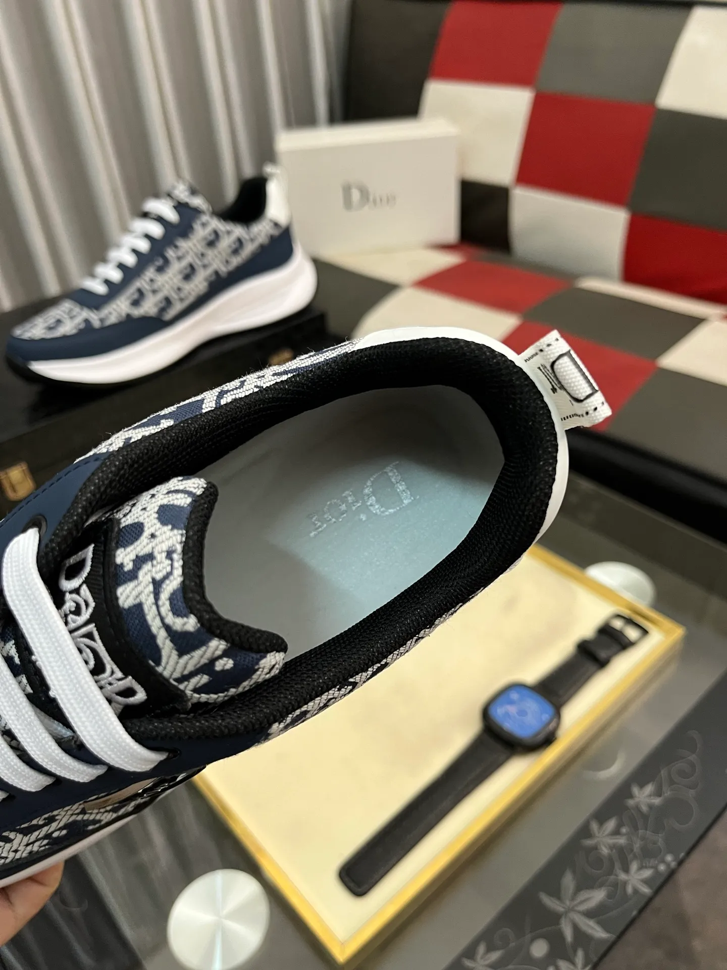 Men's men's shoes💰440⌚️⌚️Dior original quality.~ Unique modern style sneakers. 🏃A must-have casual shoe for trendy men😍😍 Original brand imported from Italy, imported original leather, sheep lining (refuses to discolor and grind feet) Sole: Original sole provided by the original factory, French lazy style design ⚠️Fit to the feet, original quality, super comfortable original sole. Just like shooting the real thing 🎬The real thing is better, code number: 38-443️⃣colors available
